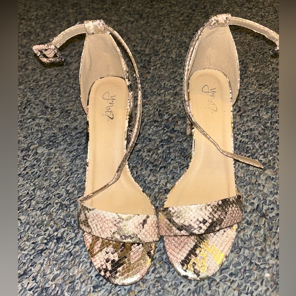 Y- not small heel snake skin print gold, beige. Black and white - Picture 2 of 3